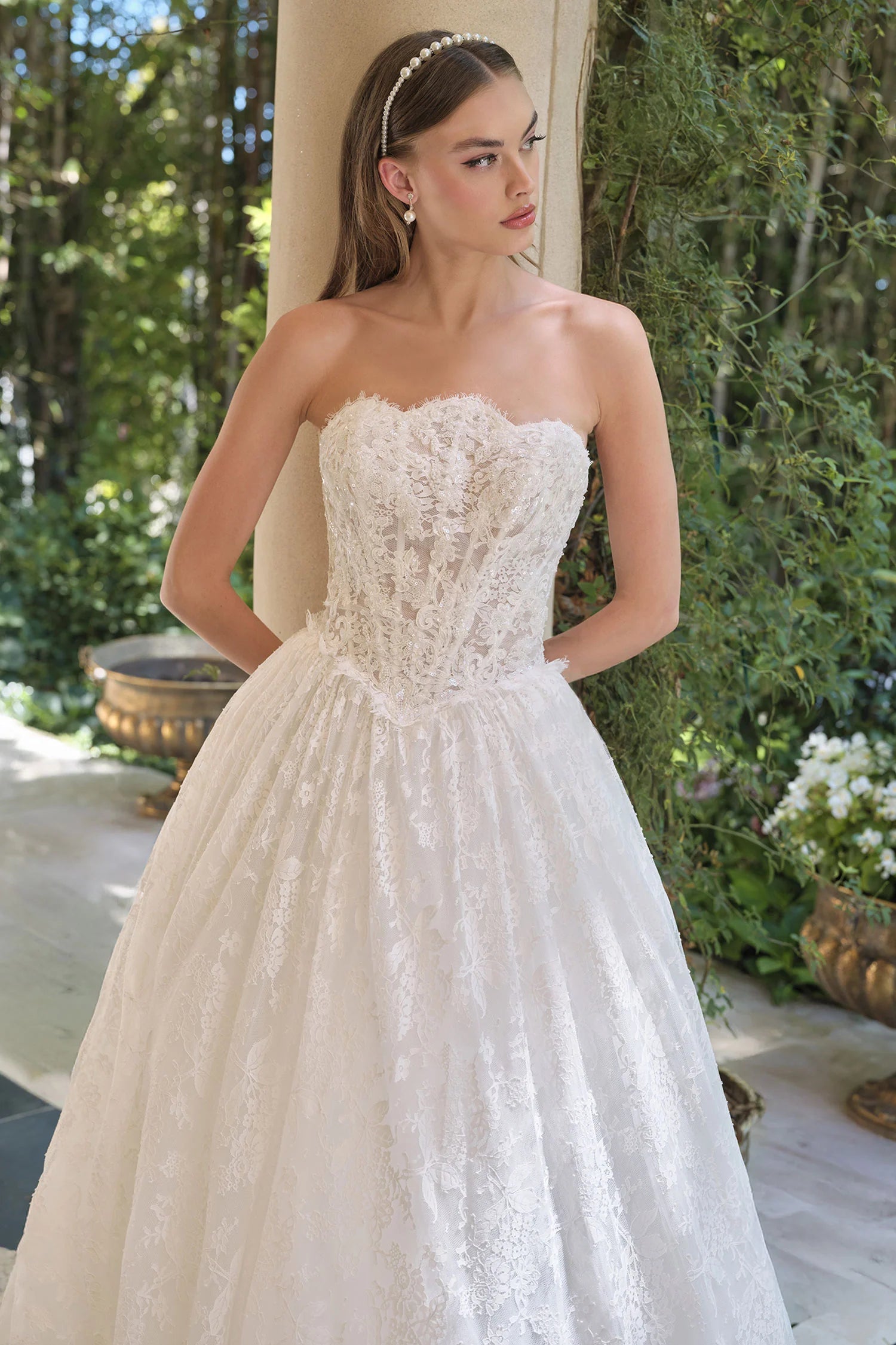 DALIA    Lace Strapless Bridal Gown