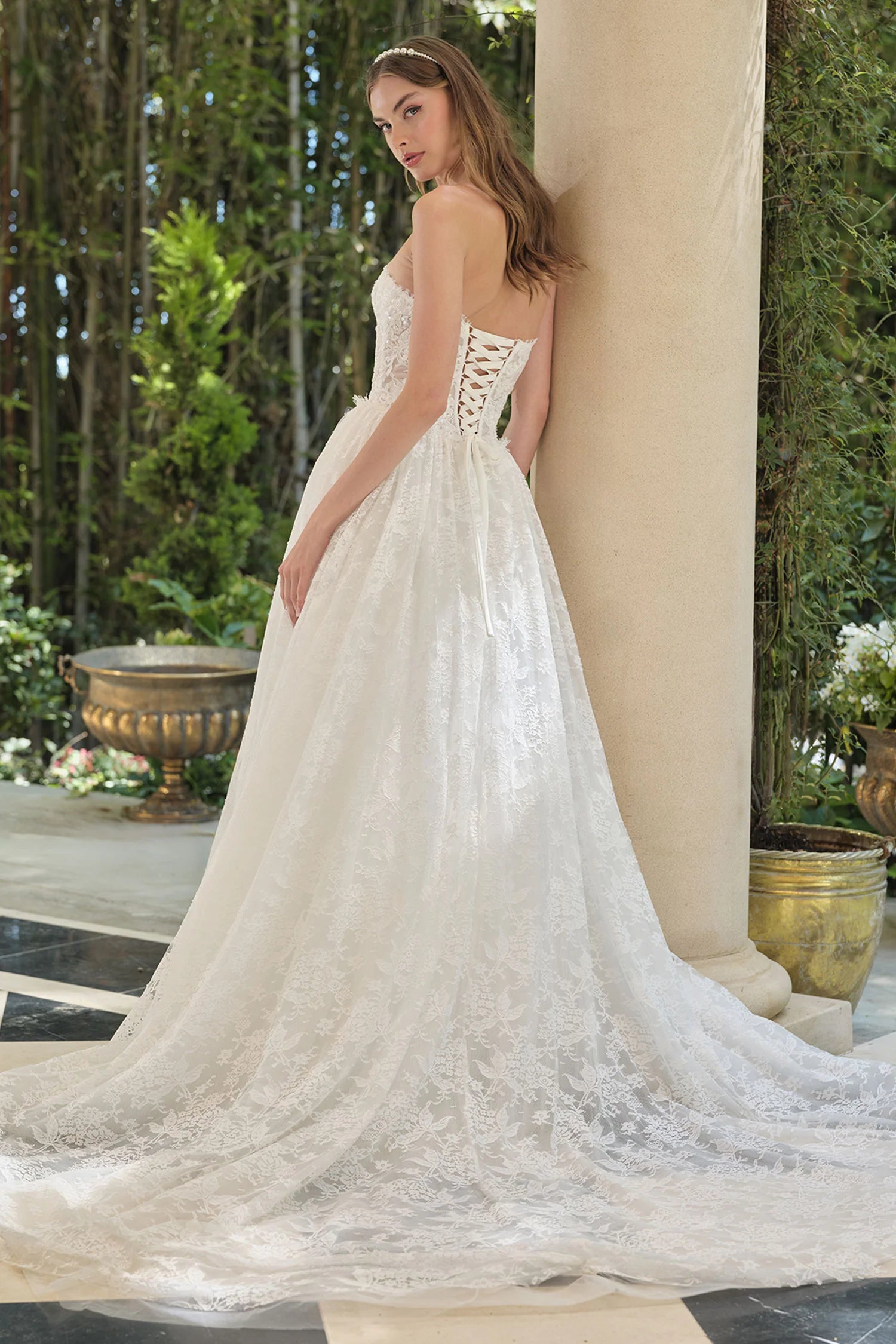 DALIA    Lace Strapless Bridal Gown