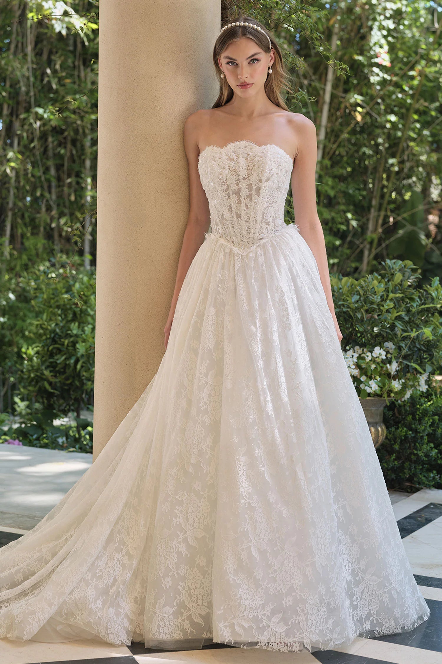 DALIA    Lace Strapless Bridal Gown